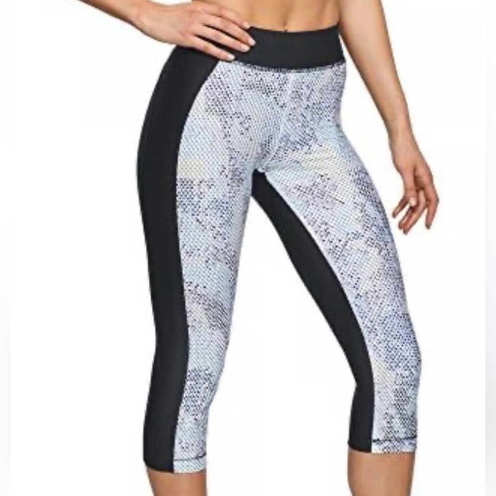 Under Armour Capri Compression Pants Size Small✨